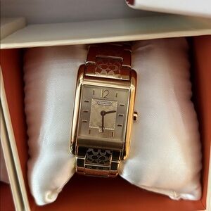 Coach - women gold watch